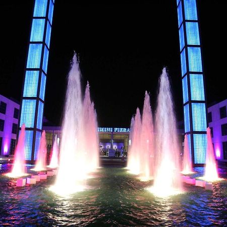 Hotel Giorg - Waterpark Included Римини Экстерьер фото