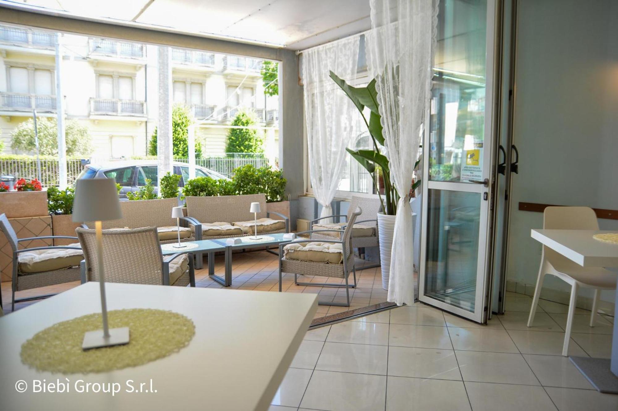 Hotel Giorg - Waterpark Included Римини Экстерьер фото