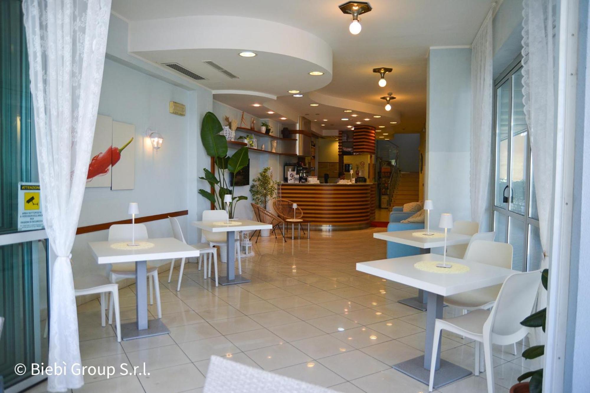 Hotel Giorg - Waterpark Included Римини Экстерьер фото