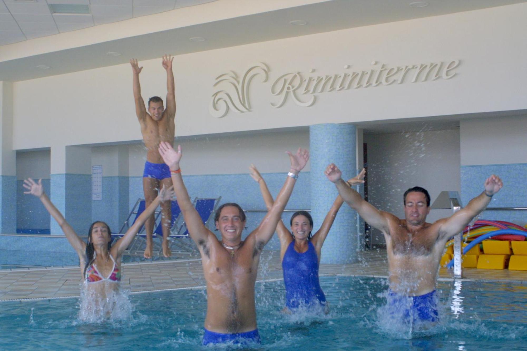 Hotel Giorg - Waterpark Included Римини Экстерьер фото
