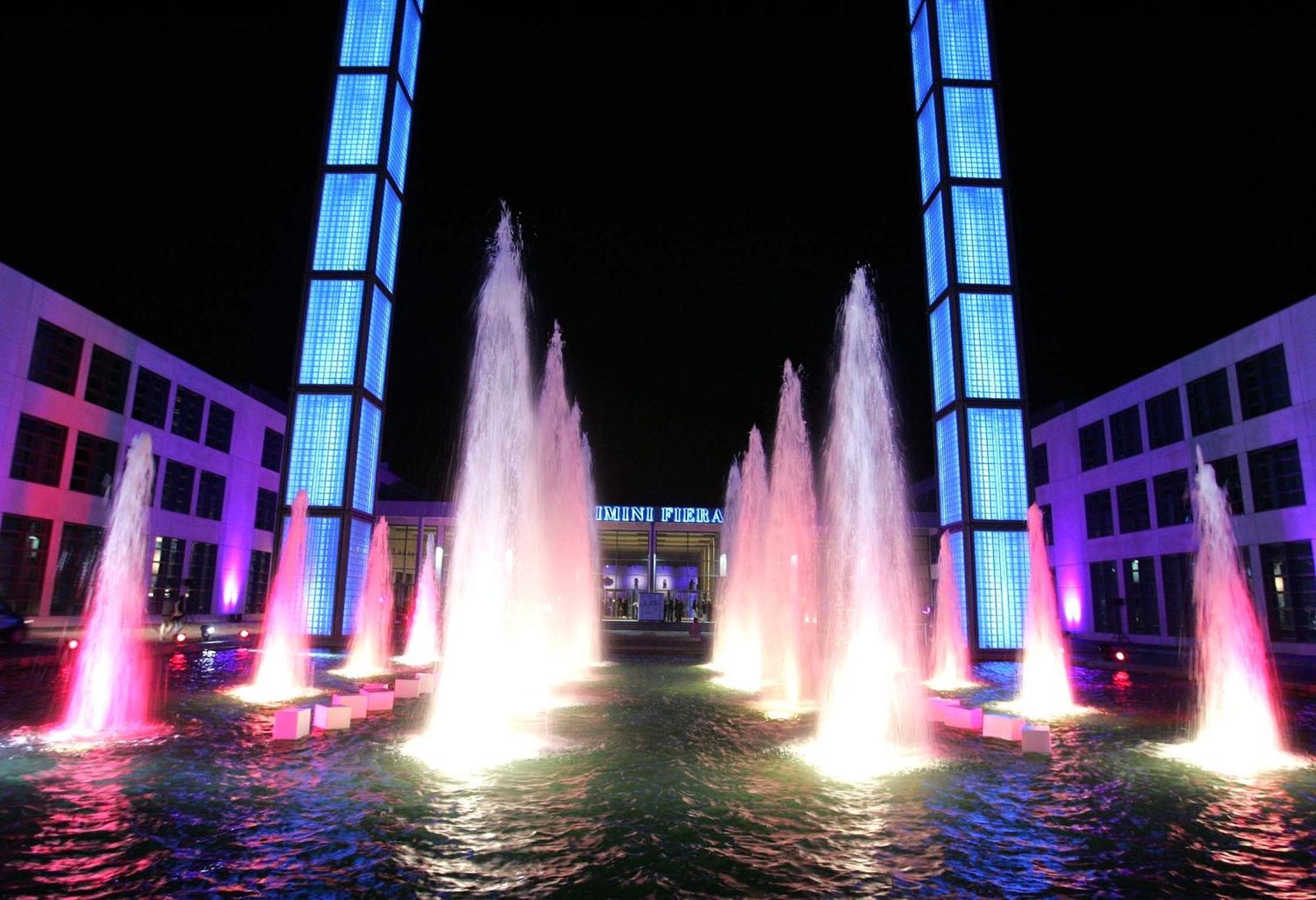 Hotel Giorg - Waterpark Included Римини Экстерьер фото
